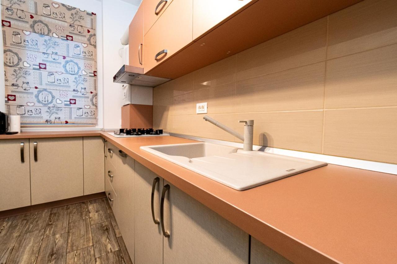 Yan Apartment - Near Mall & Free Private Parking Brașov Exterior foto