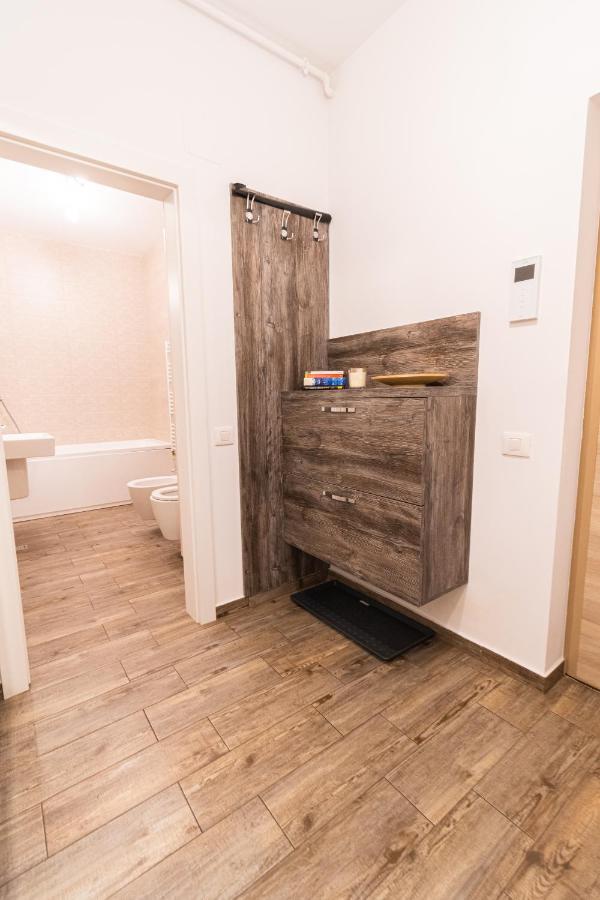 Yan Apartment - Near Mall & Free Private Parking Brașov Exterior foto